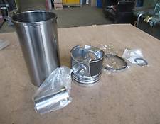 Case 47378967 - Engine, piston kit